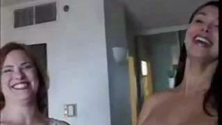 Kasuema Tütar näitab, kuidas imeda kukk