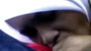Alasti tüdruk wanked tema käed mehe riista