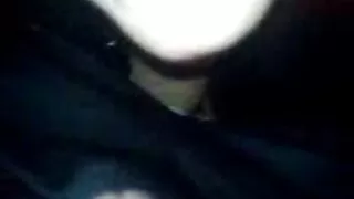 Punaste juustega metsaline kükitas mehe nägu