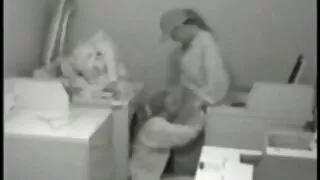 Kapriisne tüdruk annab punkti, et kaks meest korraga