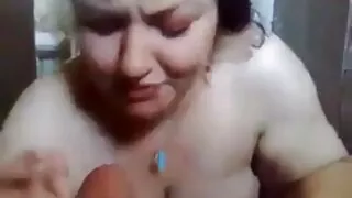 Sensuaalne brünett Fingering anus ees ofeb