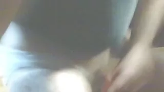Blond noor naine, fucks ja räägib telefoni teel