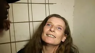Se pulcini tibud keppis ööklubi