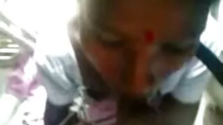 Mees ette Latina hämmastav orgasm