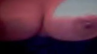 Tibu Suur dildo enesekindlalt seljas tuss