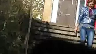 Lai shoves suur kukk tema sitapea
