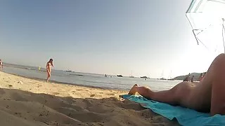 Busty Punapea maandus riista üle tuss