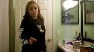 Skinn ragazza tüdruk röövib madu silma magamistuba